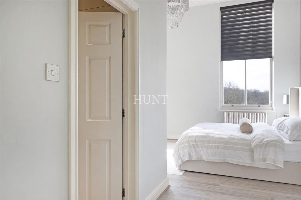 Additional image 14 of 2 bed flat to rentBrandesbury Square, Repton Park, Woodford Green, Essex IG8