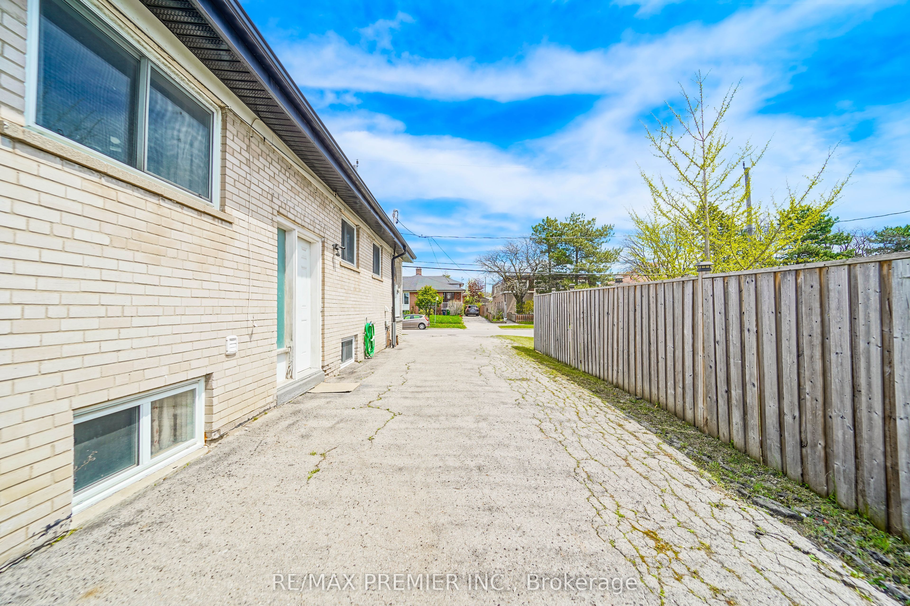 Additional image 6 of 14 Yatescastle Drive, Toronto, ON, M3L 2B8