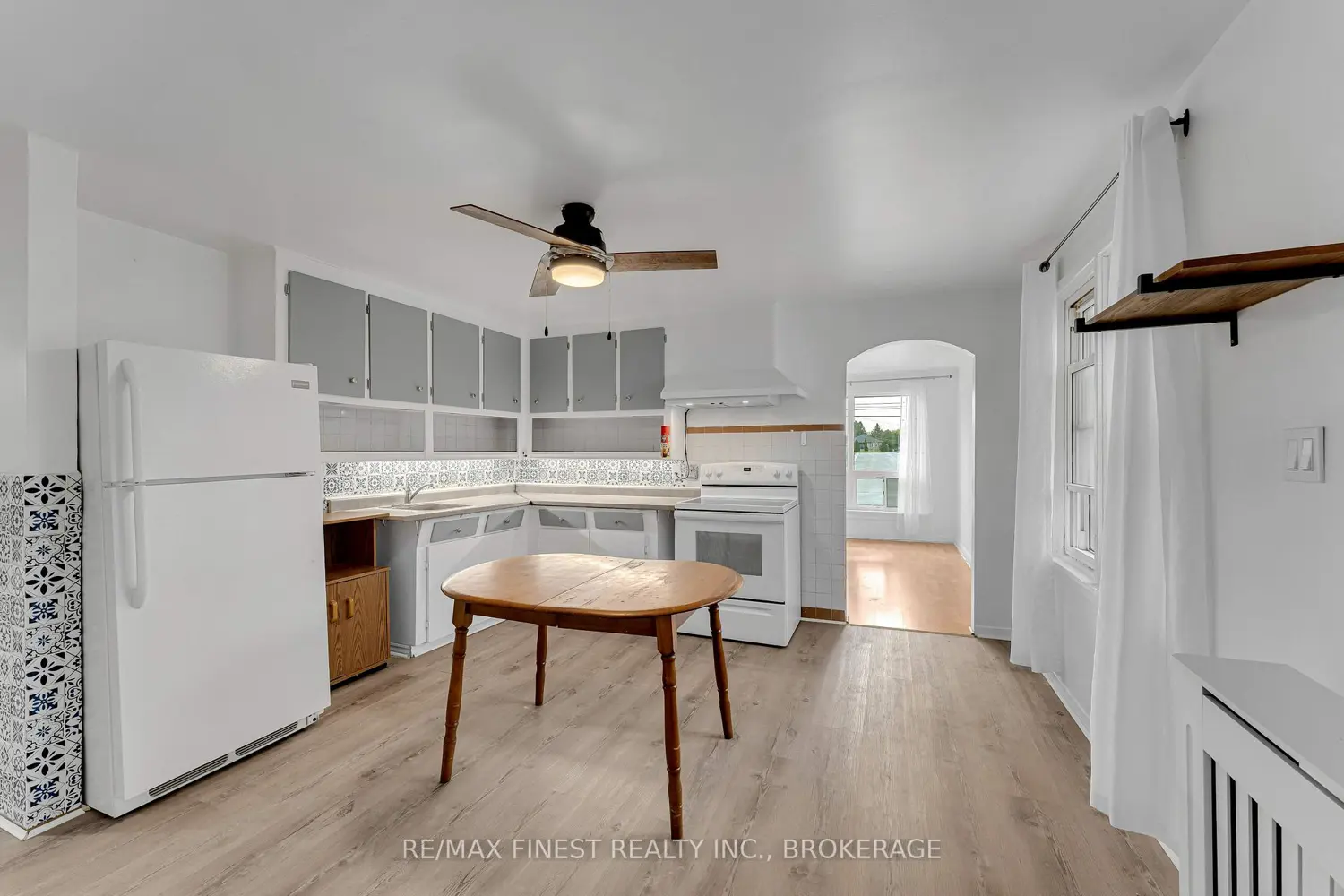 81 Weller Avenue photo 3