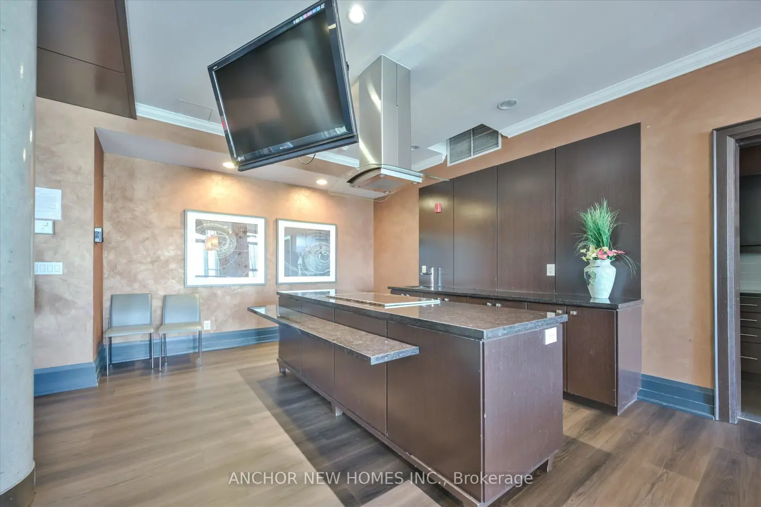 Additional image 11 of 57 Upper Duke Crescent 210