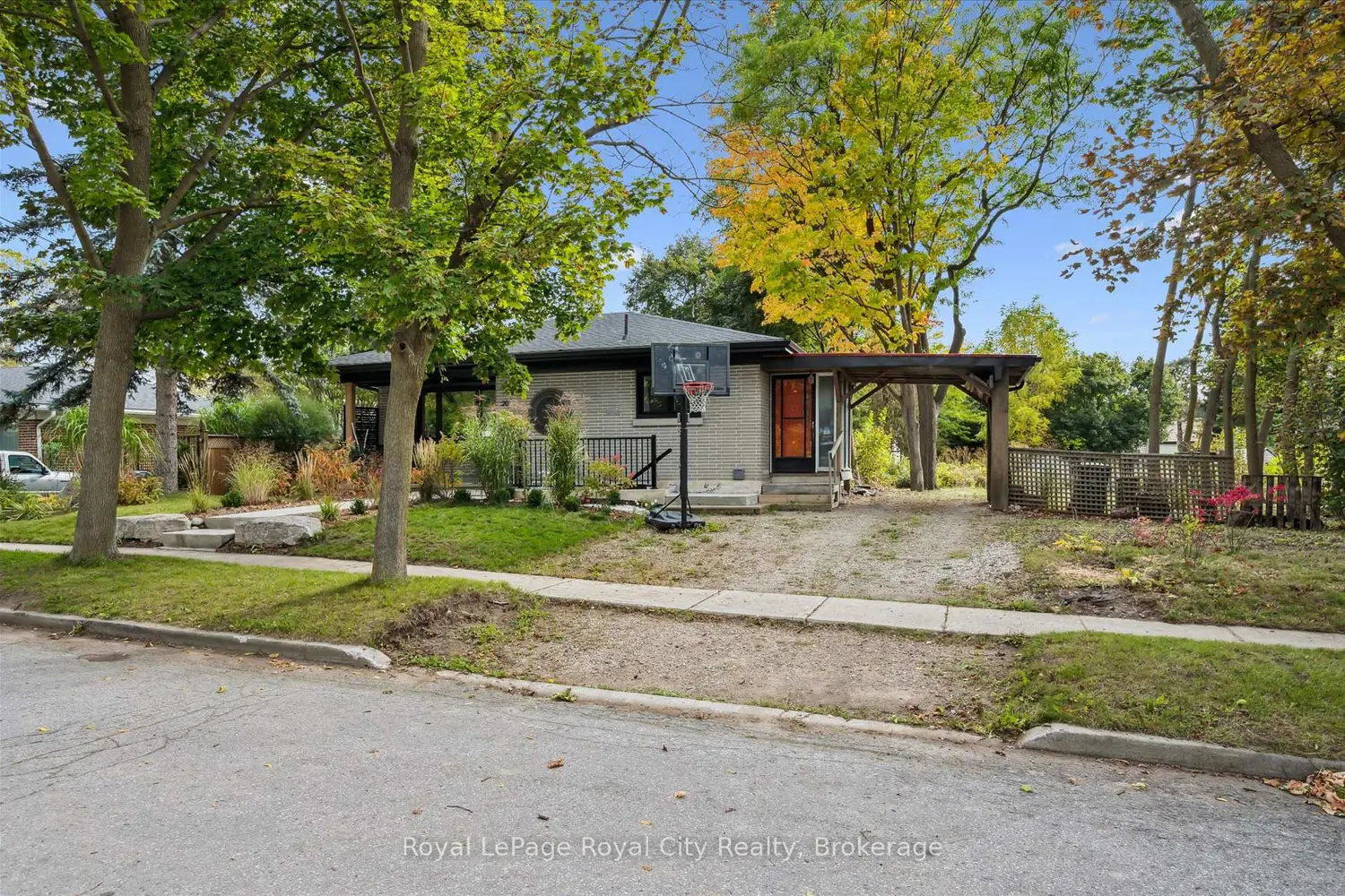 20 Highview Place photo 3