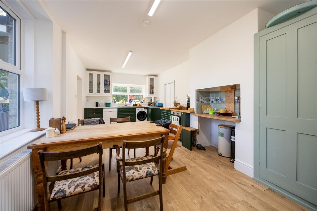 Additional image 3 of 4 bed detached house to rentSummers Lane, Totland Bay PO39