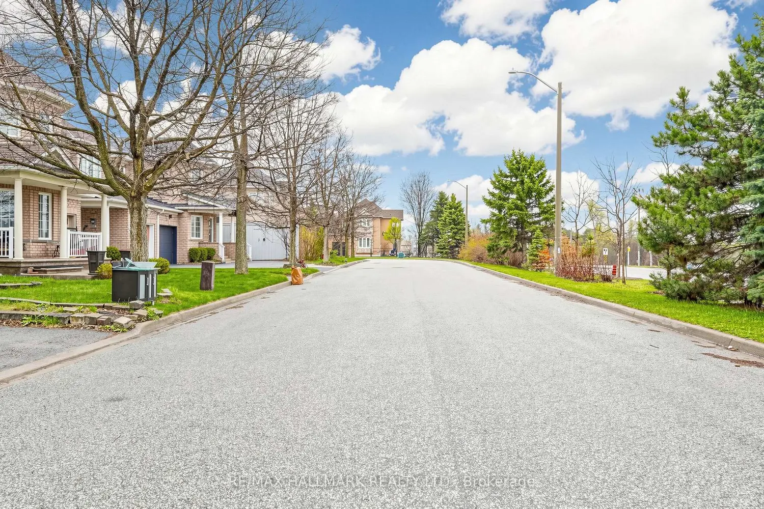 Additional image 19 of 72 Walkview Crescent