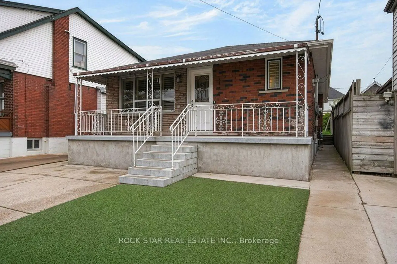 40 Mayflower Avenue