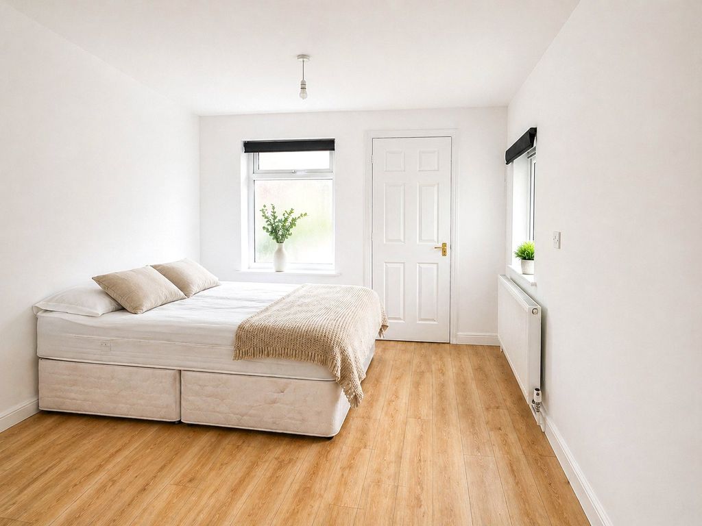 Additional image 3 of 1 bed flat to rentWatling Street, Radlett, Hertfordshire WD7