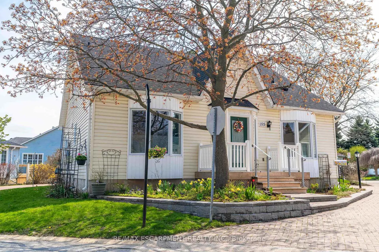 Additional image 3 of 195 Silverbirch Boulevard