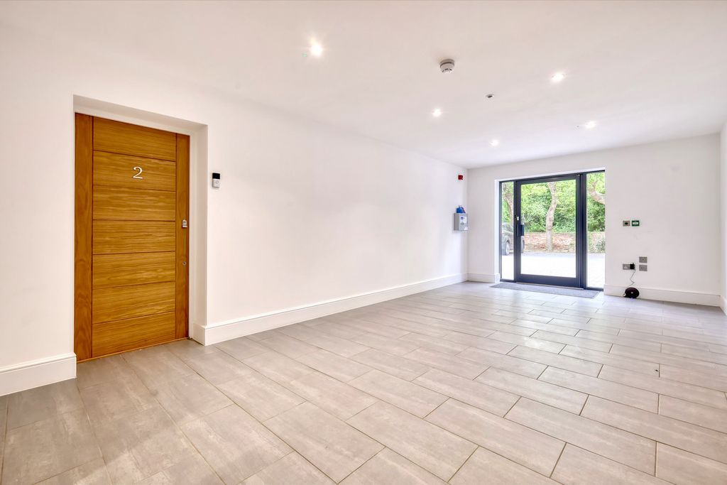 Additional image 15 of 2 bed flat to rentShenfield Road, Brentwood CM15