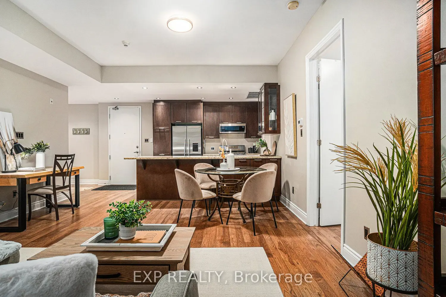 327 Breezehill Avenue 403 photo 5