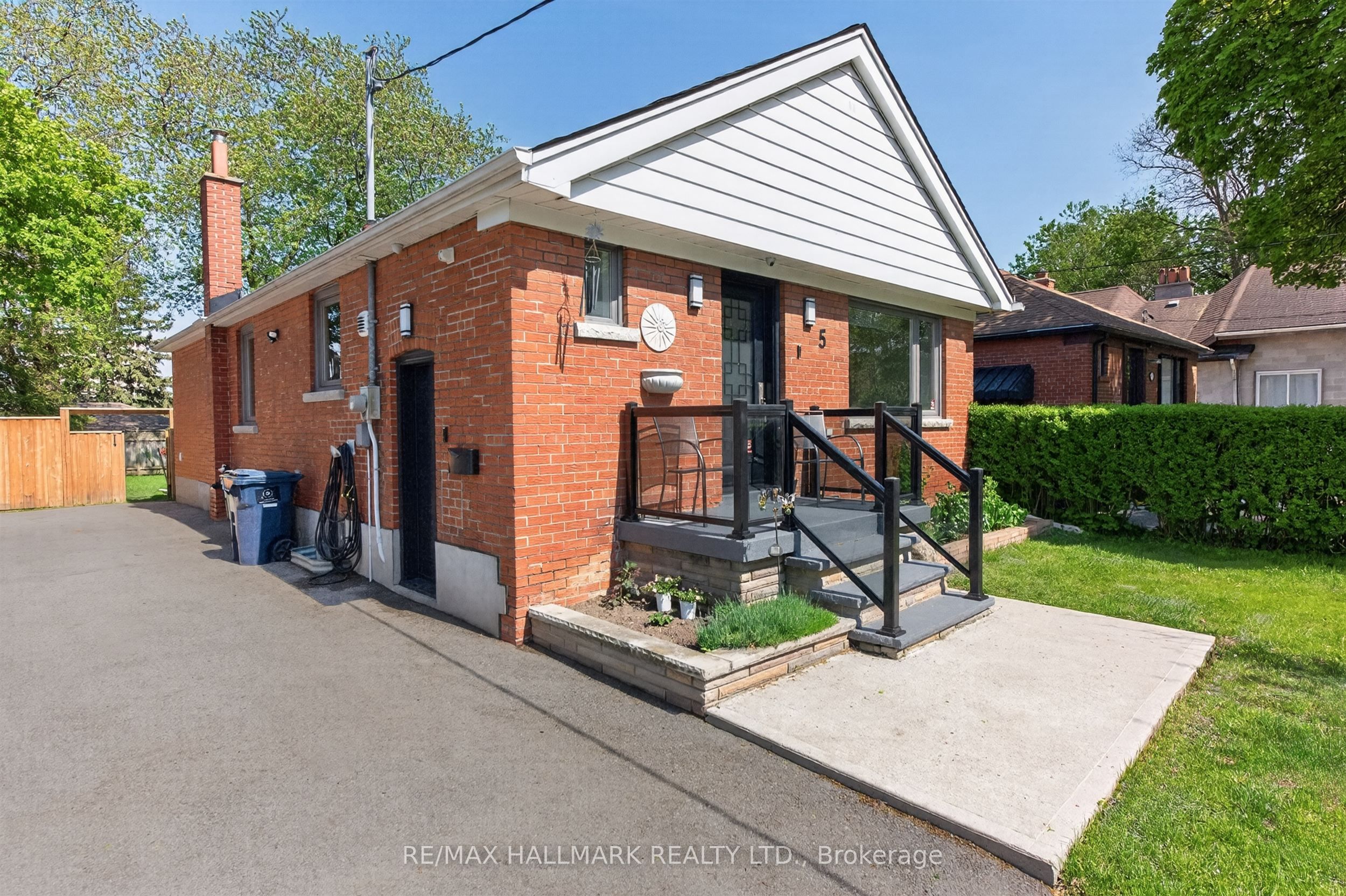 Additional image 3 of 5 Elmont Drive, Toronto, ON, M4B 2L9