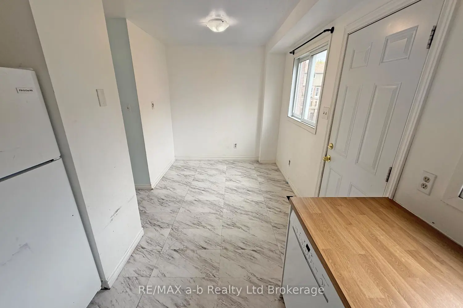 Additional image 5 of 394 Springbank Avenue 4