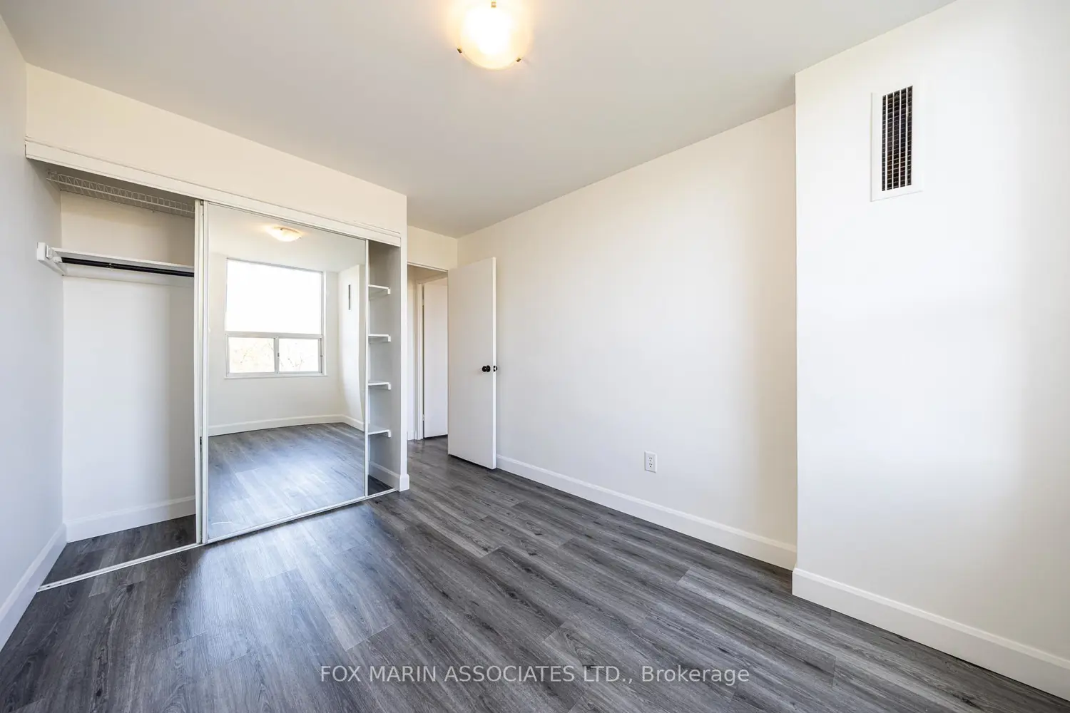 Additional image 16 of 20 Edgecliff Golfway 312