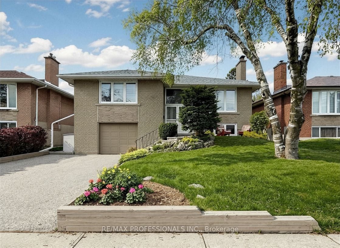 24 Breadner Drive, Toronto, ON, M9R 3M4