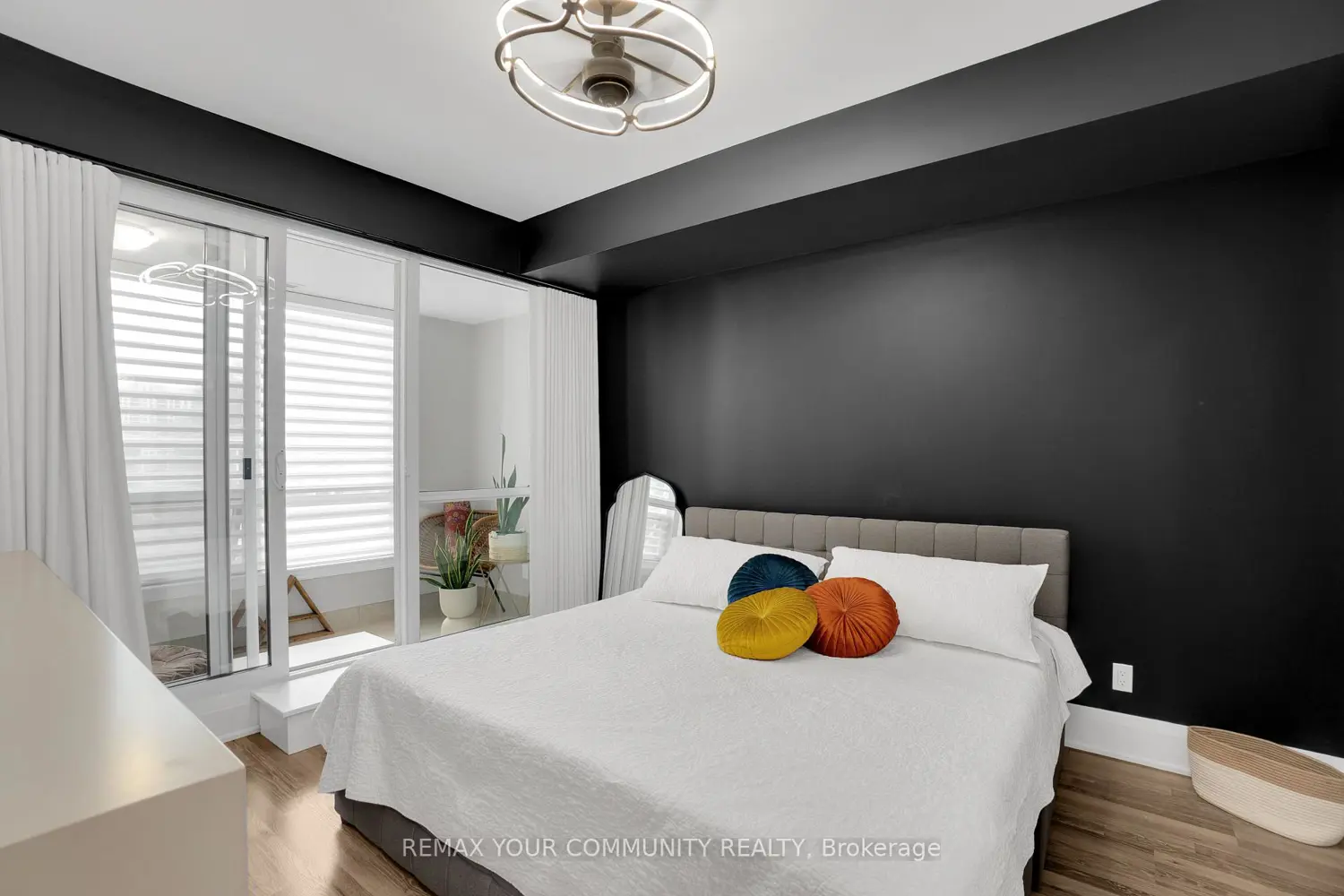 Additional image 14 of 9085 Jane Street 523