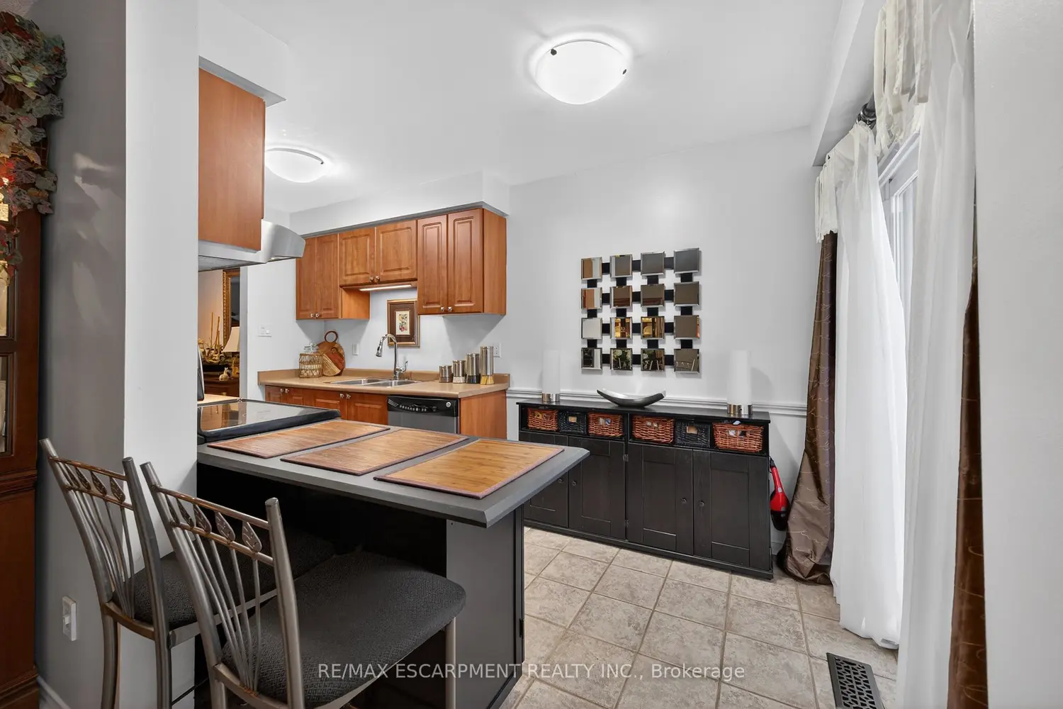 Additional image 8 of 2272 Mowat Avenue 56