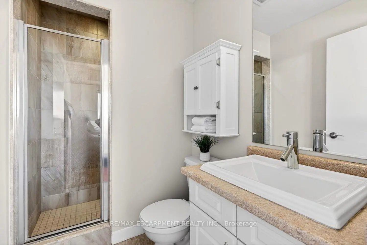 Additional image 4 of 551 Maple Avenue 1501