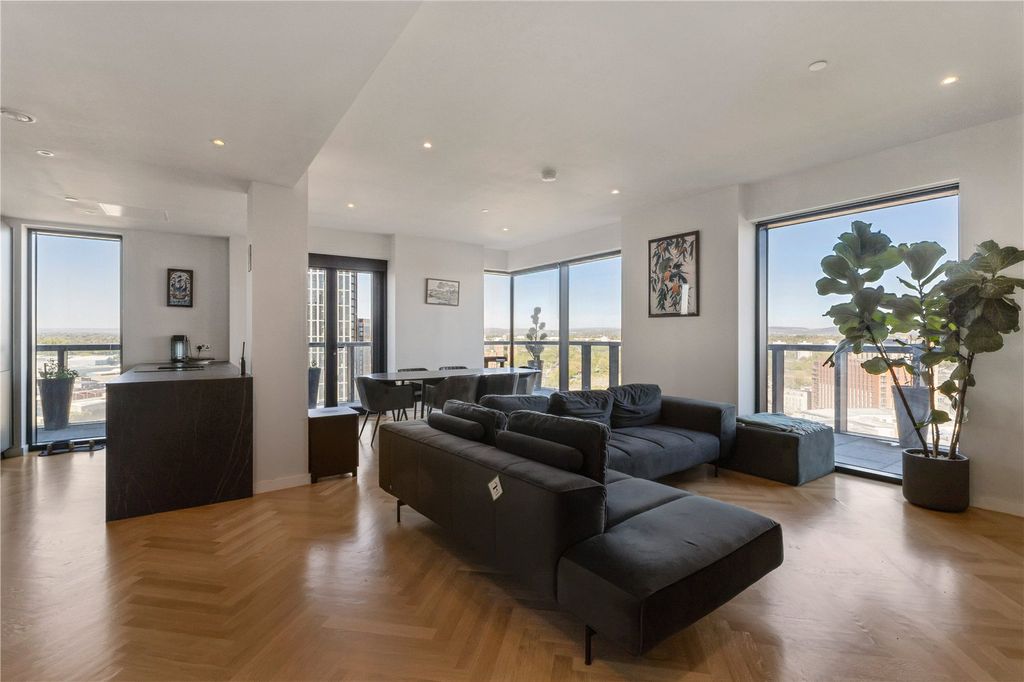 Additional image 3 of 3 bed flat to rentAspin Lane, Manchester, Greater Manchester M4
