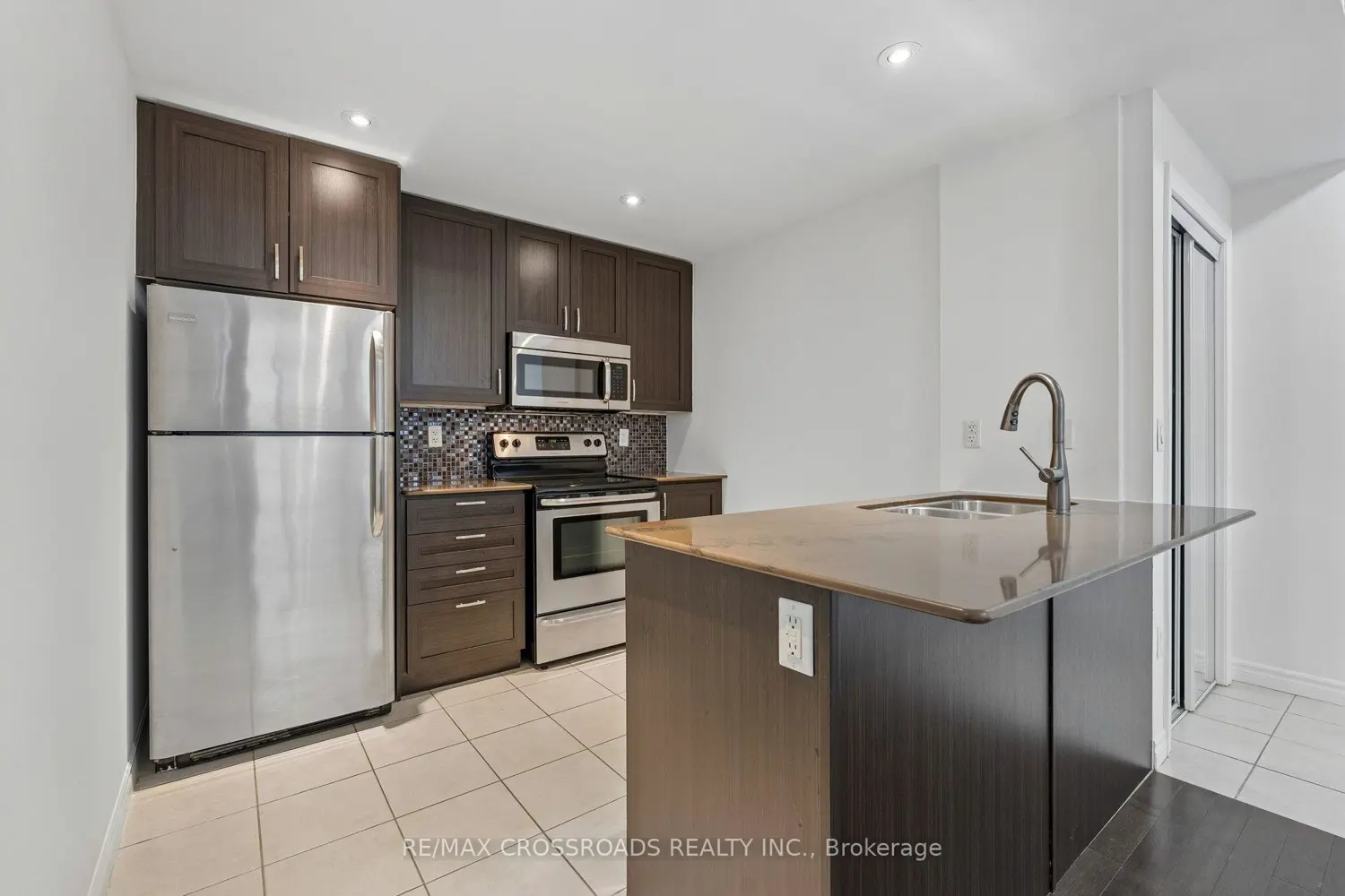 Additional image 10 of 427 Aberdeen Avenue 201