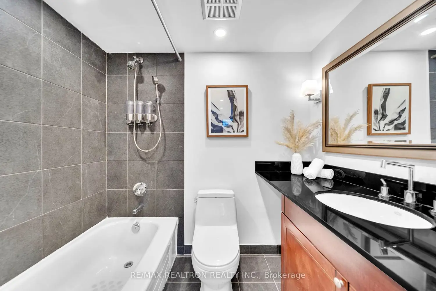 Additional image 19 of 19 Dundonald Street 204