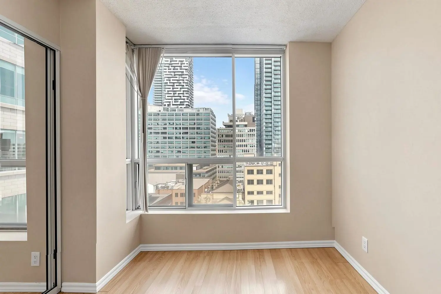 Additional image 13 of 92 King Street 1302