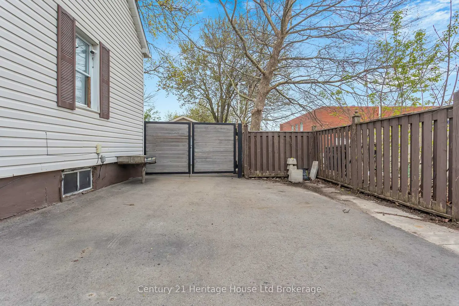 Additional image 15 of 1098 Frances Street
