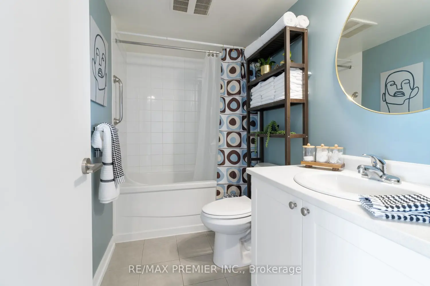Additional image 14 of 812 Lansdowne Avenue 1011