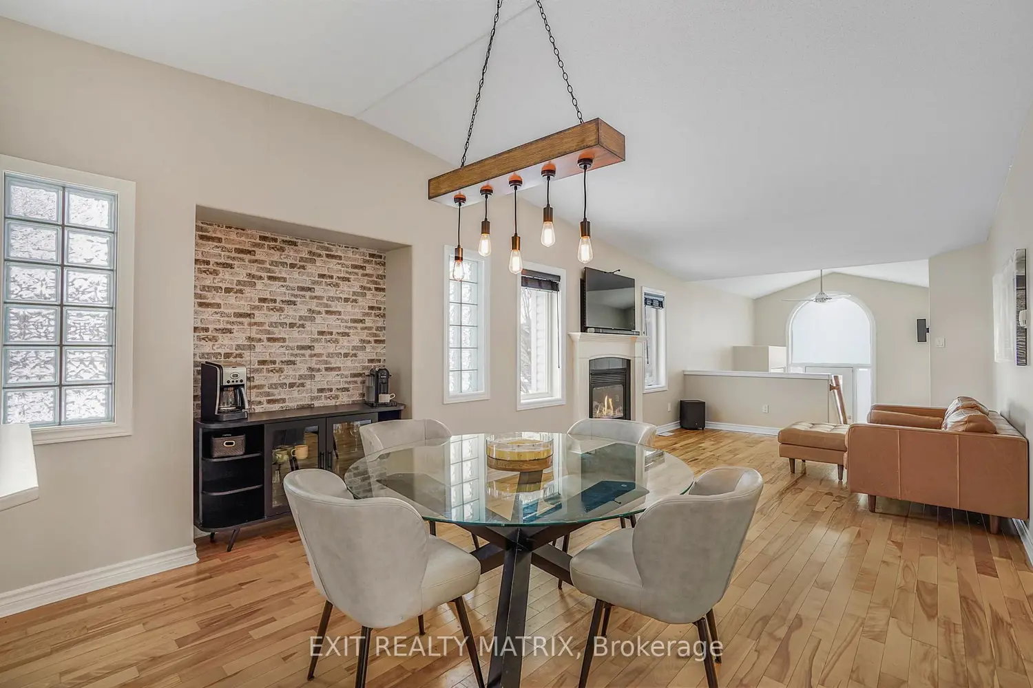 Additional image 8 of 403 Centenaire Street