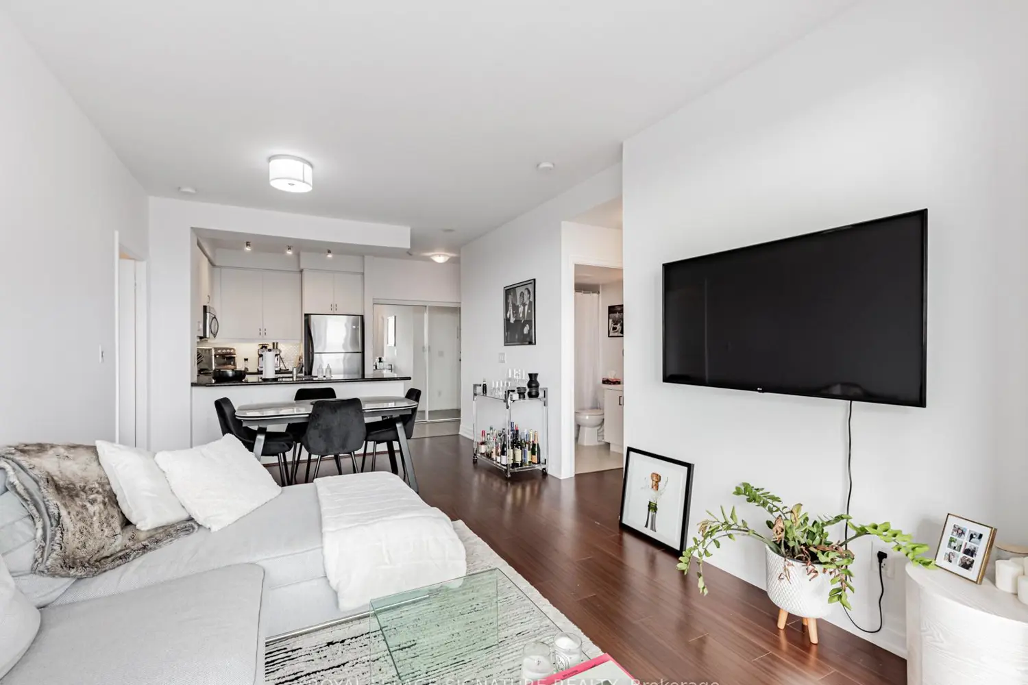 Additional image 8 of 500 St Clair Avenue 1607