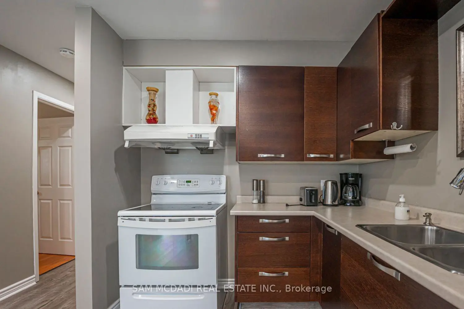 1109 Bayfield Street photo 4