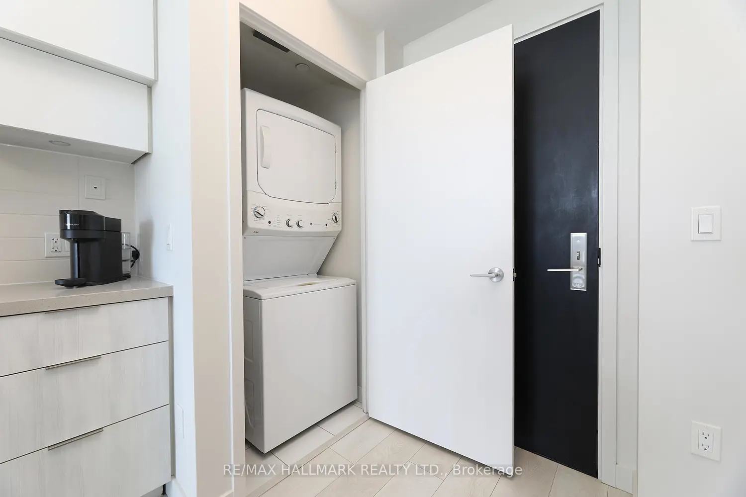 Additional image 5 of 8 Eglinton Avenue 5009