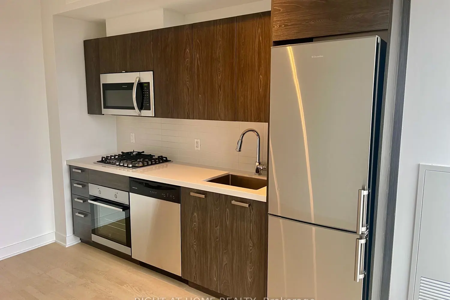 Additional image 7 of 203 Catherine Street 705