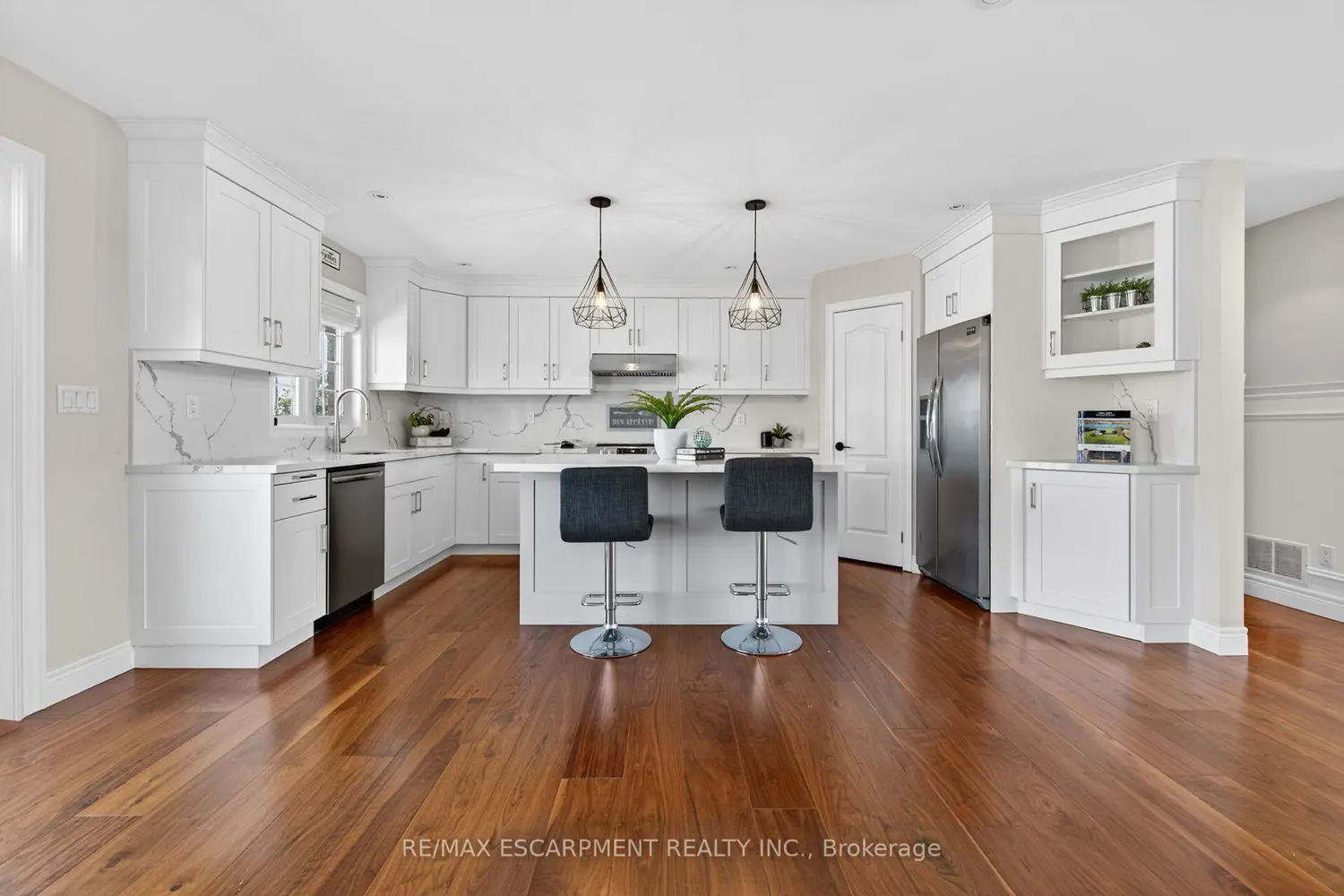1140 River Road photo 3