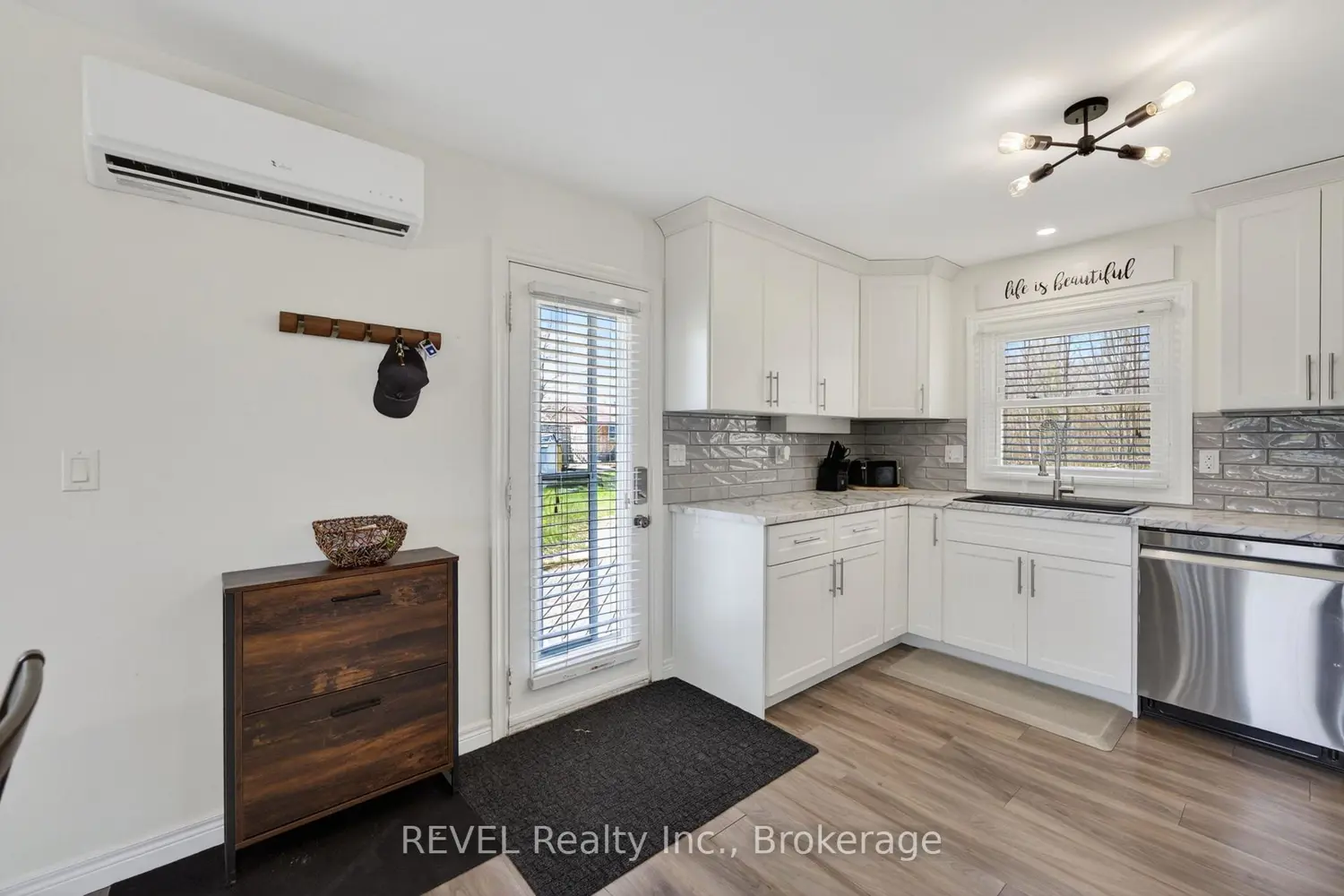 11 Walter Drive photo 4