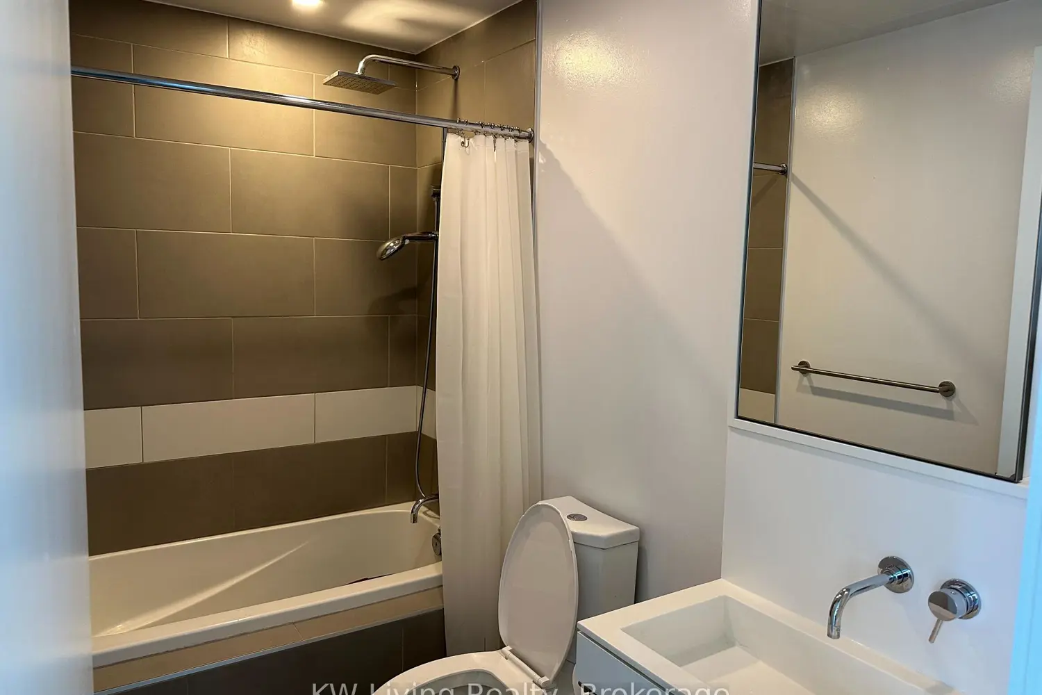 Additional image 10 of 197 Yonge Street 3714