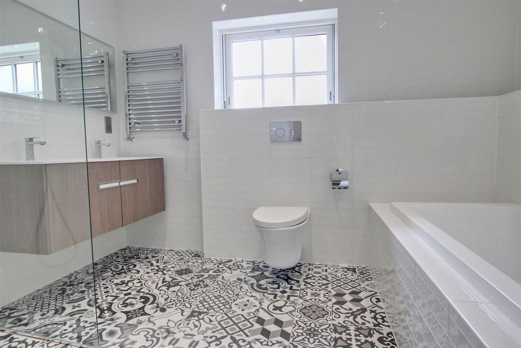 Additional image 12 of 4 bed property to rentOld College Drive, Beverley HU17