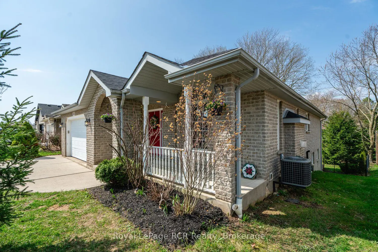 246 16Th Avenue Crescent