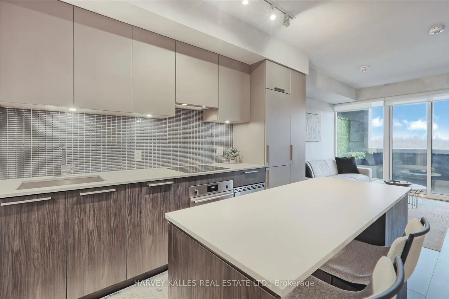 Additional image 4 of 4208 Dundas Street 412