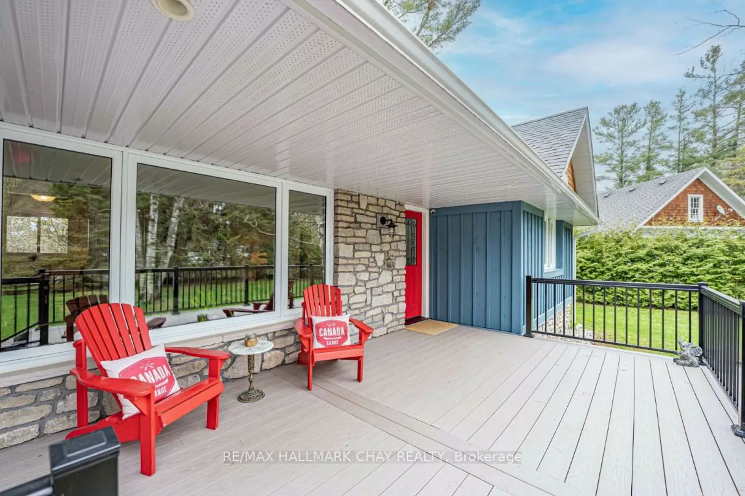 18 Lawrence Avenue photo 4