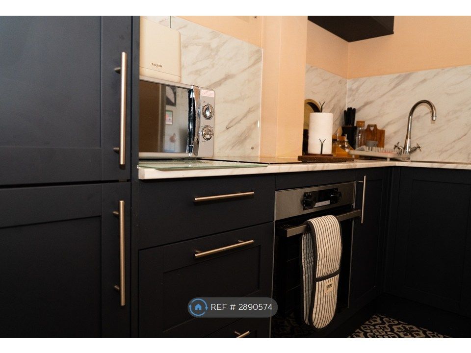 Additional image 6 of 2 bed flat to rentStation Lane, Hornchurch RM12