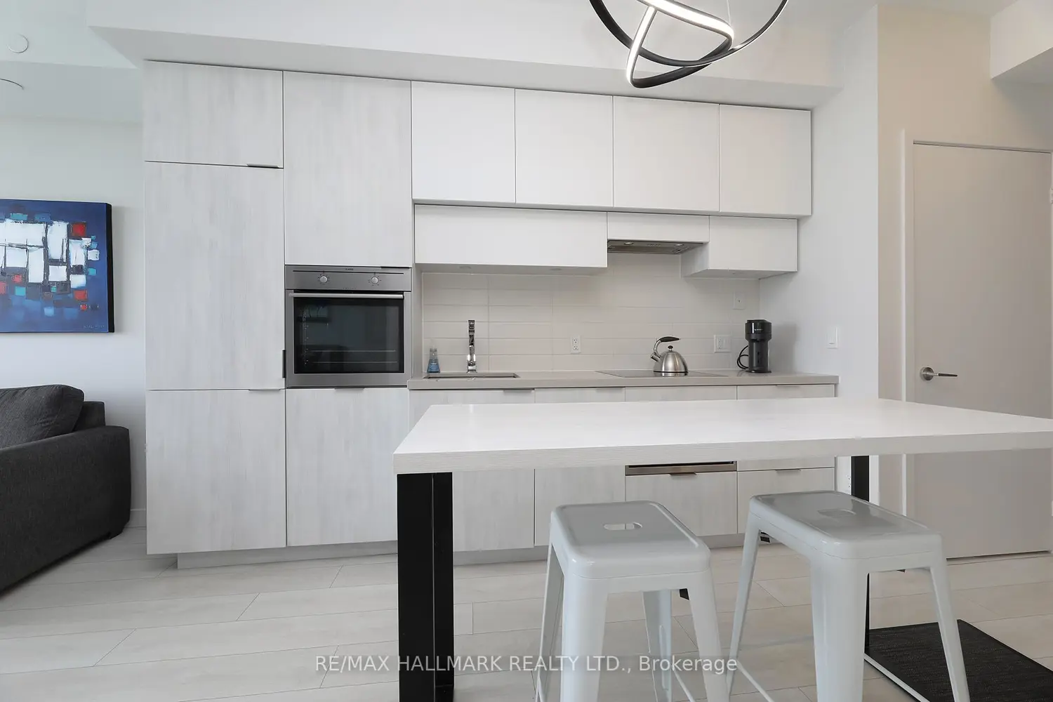 Additional image 7 of 8 Eglinton Avenue 5009