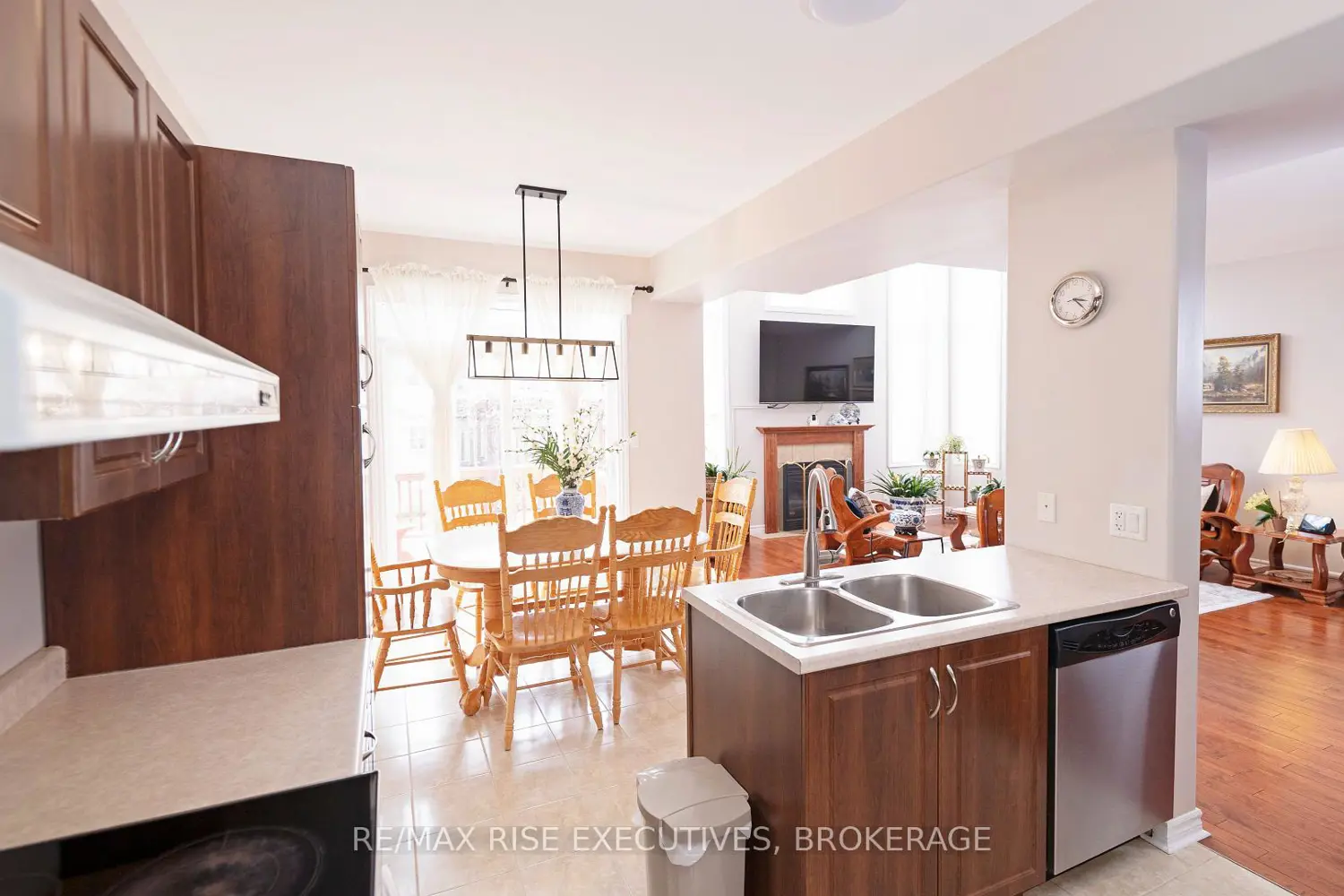 Additional image 7 of 1405 Crossfield Avenue