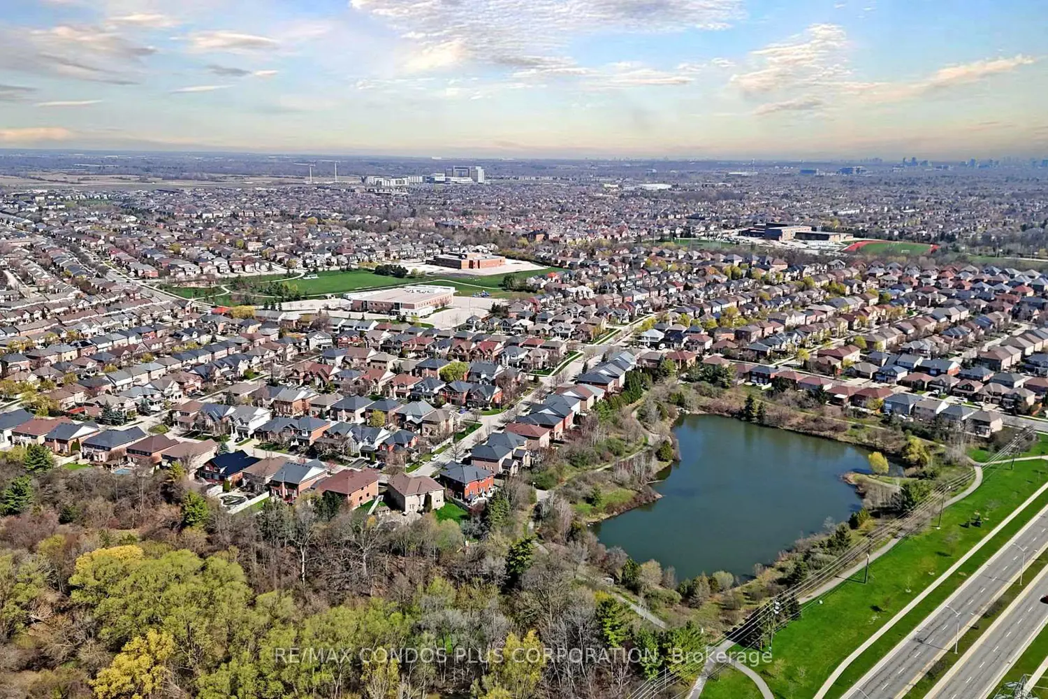 Additional image 14 of 1361 Yellow Rose Circle