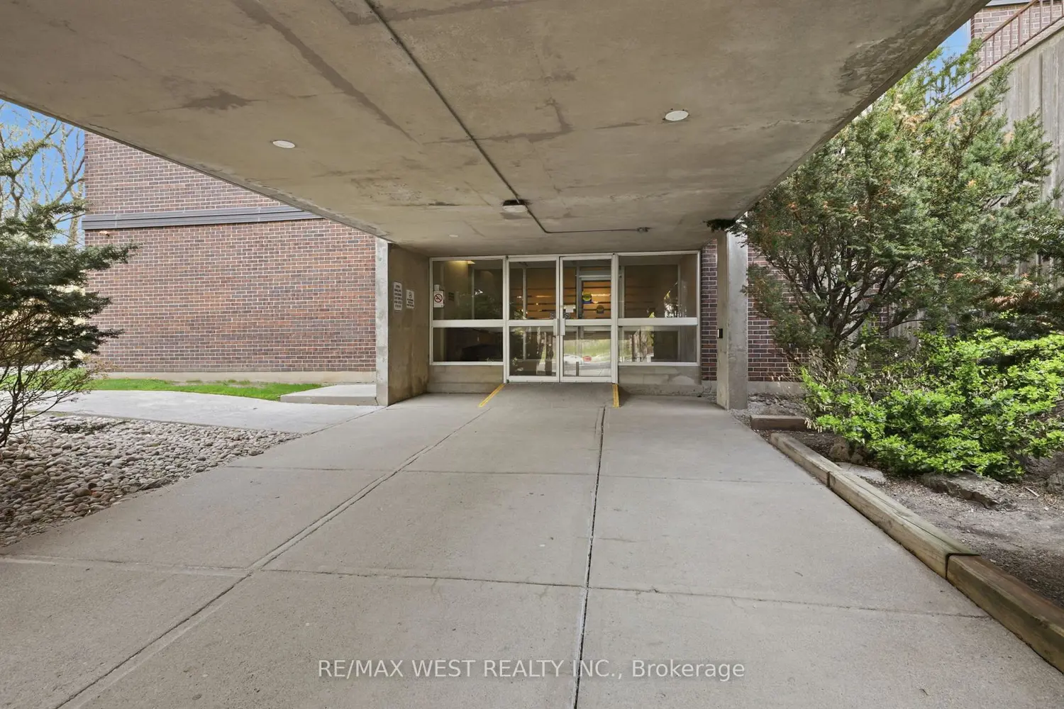 Additional image 17 of 1275 Markham Road 401
