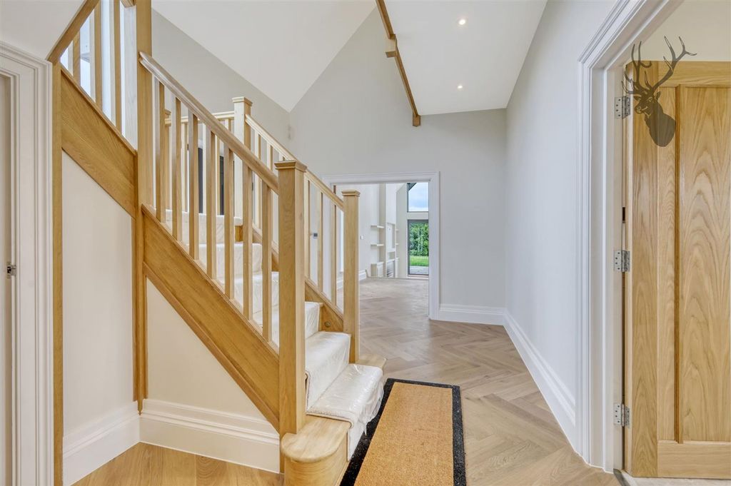Additional image 27 of 4 bed detached house to rentMott Street, Loughton IG10