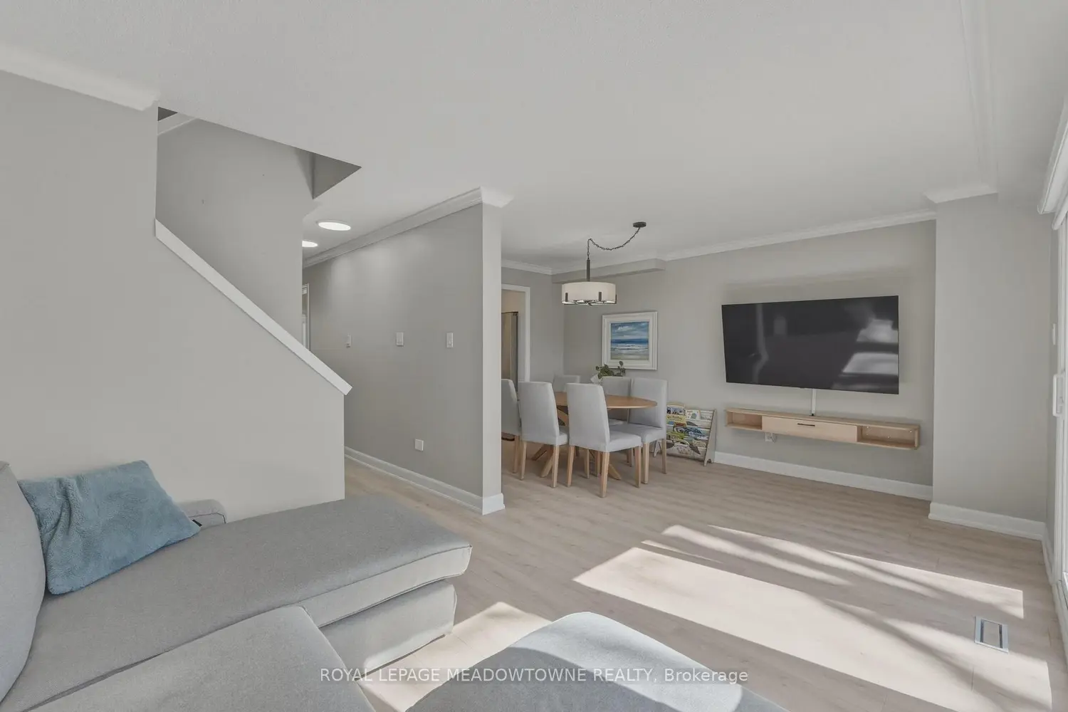 Additional image 8 of 2272 Mowat Avenue 37