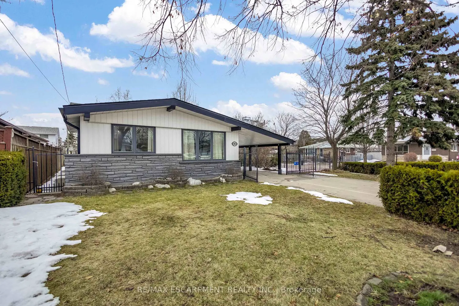 85 Ranchdale Drive