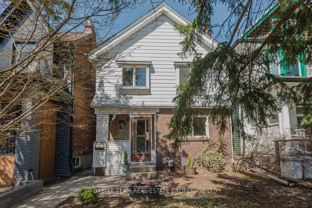 32 Radford Avenue, Toronto, ON, M6R 1Z6