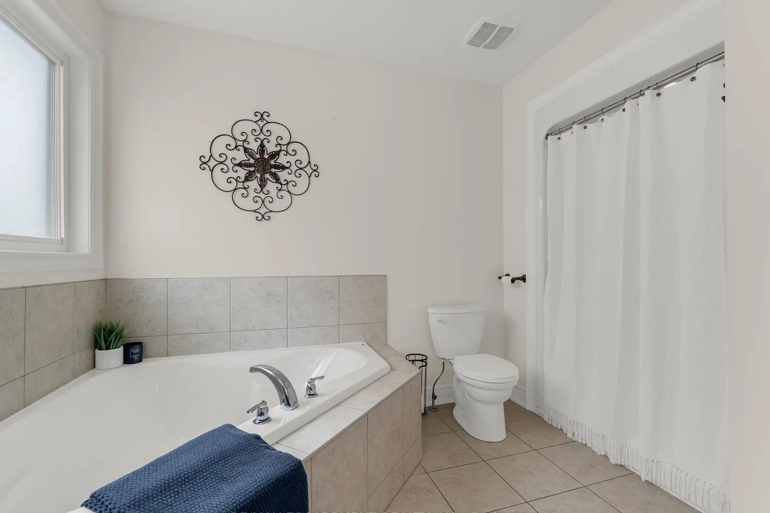 Additional image 13 of 4957 Gilmore Street