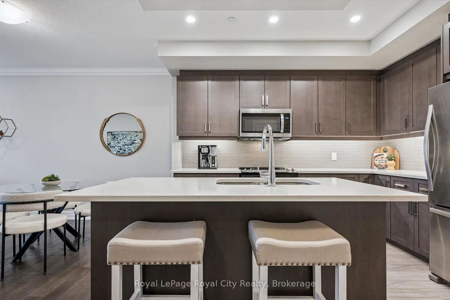 1880 Gordon Street 809 photo 5