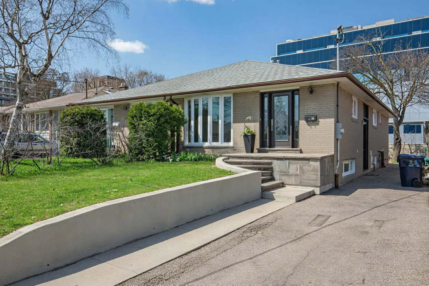 44 Caracas Road