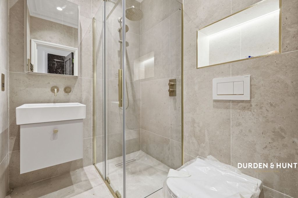 Additional image 7 of 4 bed detached bungalow to rentTomswood Road, Chigwell IG7